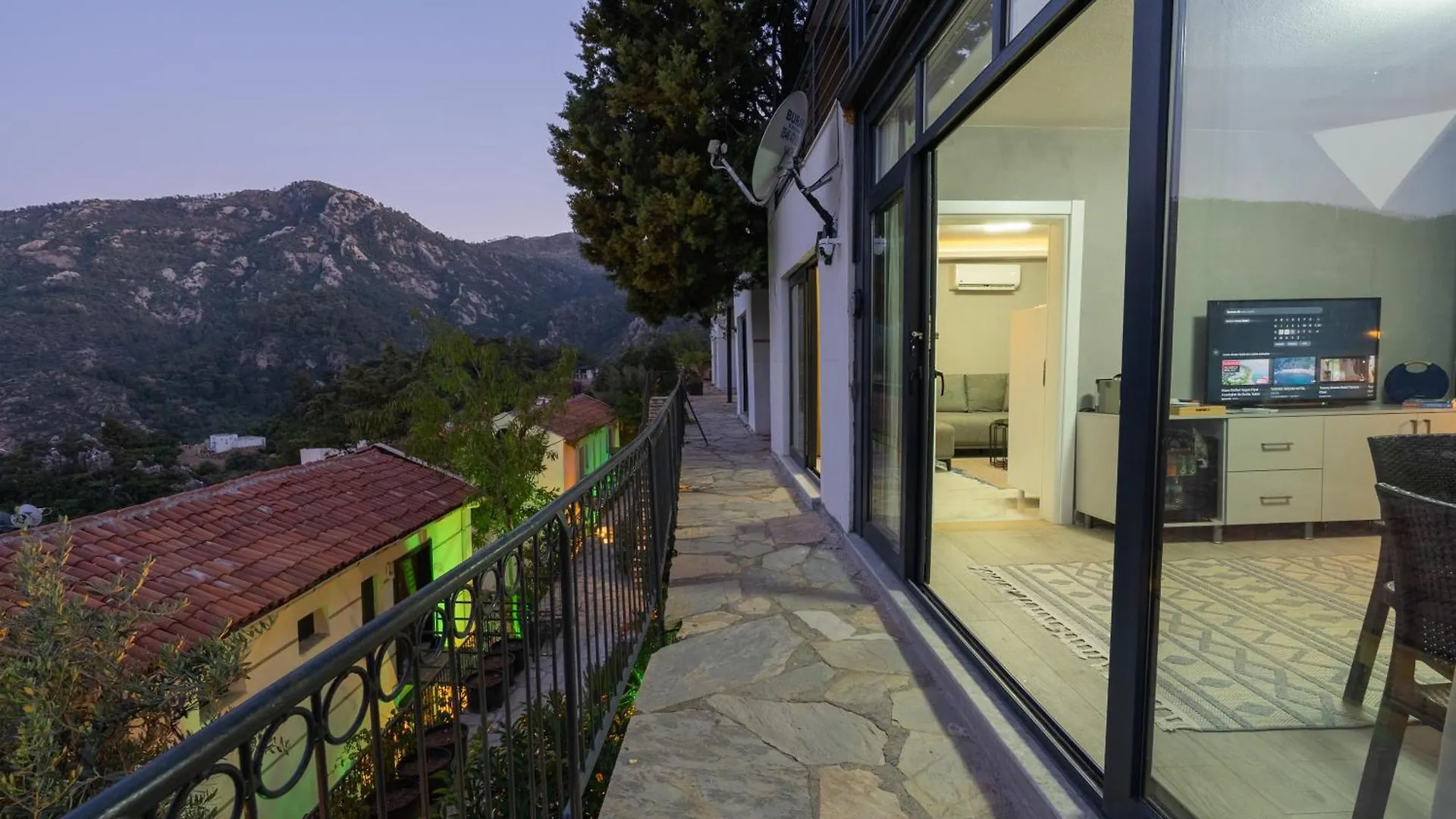 Boutique Apartment With Sea View In Turunc Crush House