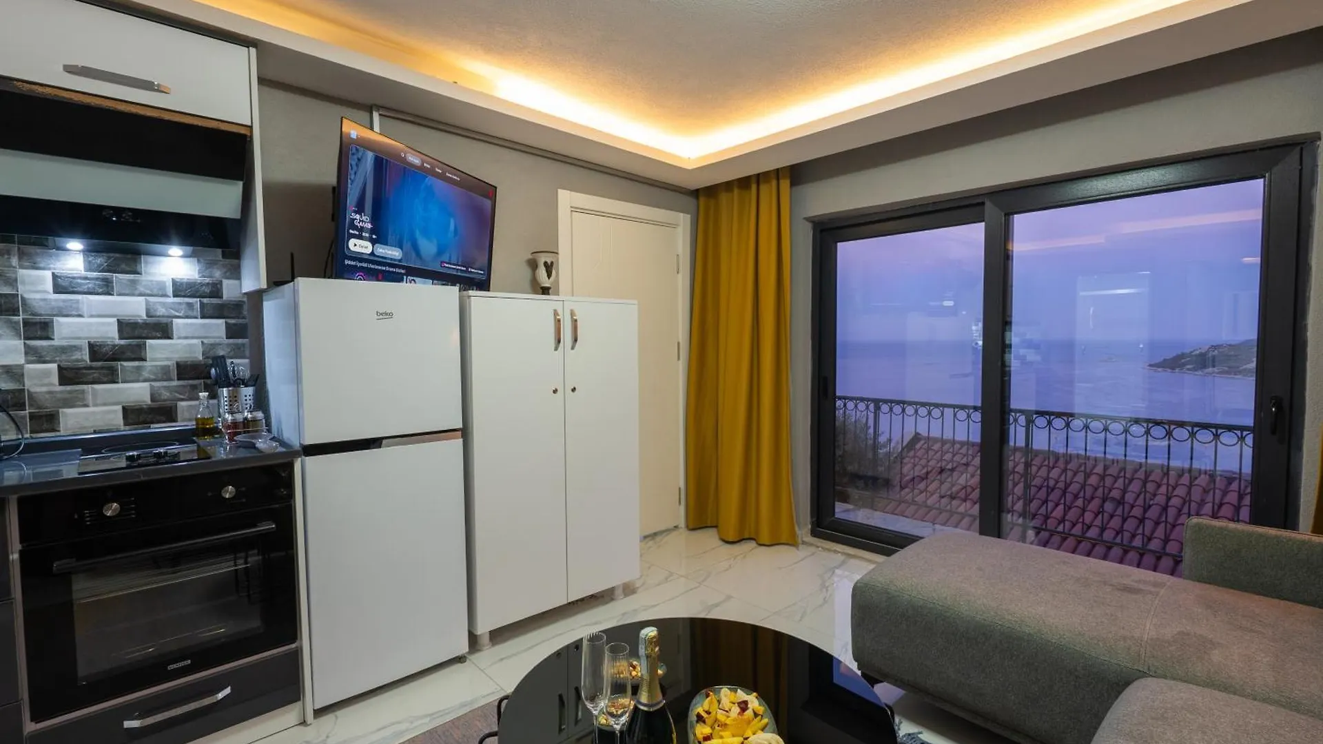 Boutique Apartment With Sea View In Turunc Crush House