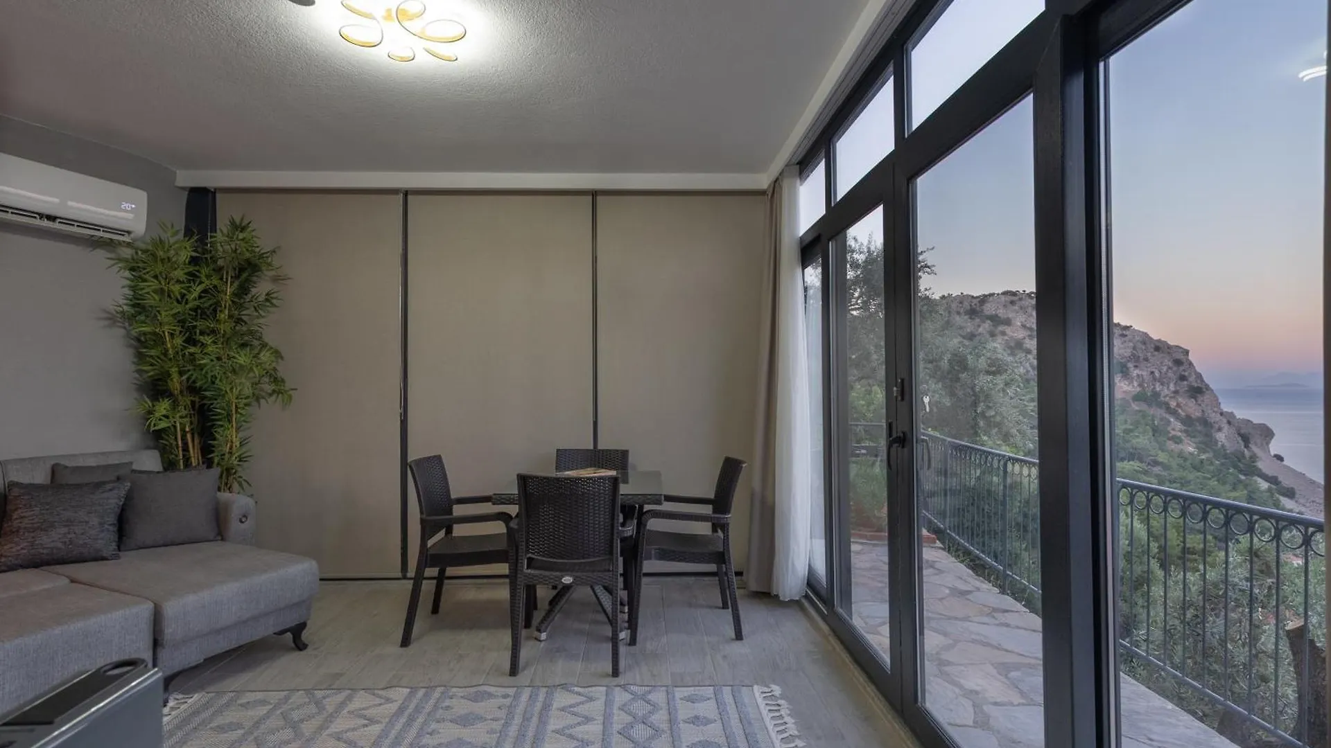 Boutique Apartment With Sea View In Turunc Crush House